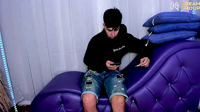 Yourslust  online show from October 31, 10:00 pm