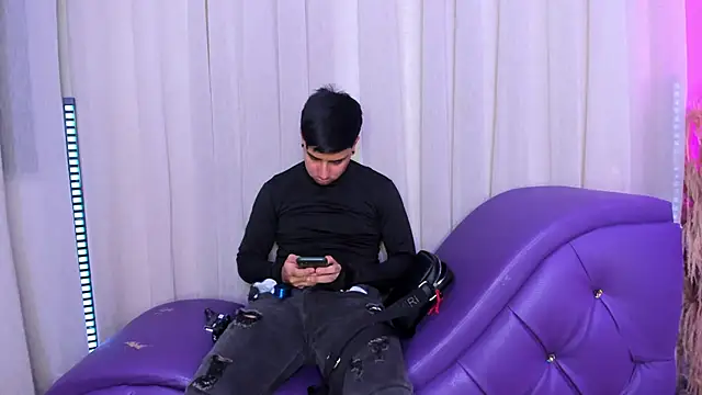 Yourslust  online show from February 6, 12:30 pm