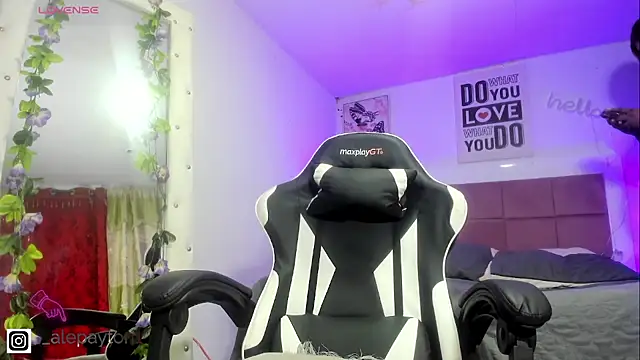 Snapshot of Alexa_paytom1 chatting on March 30, 2:12 am Alexa paytom1 online show from March 30, 2:12 am