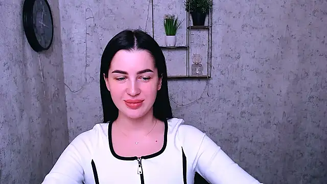 DivaKaily  online show from February 6, 9:32 am