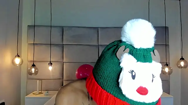 Snapshot of MiaMorgan_ chatting on December 24, 11:38 am MiaMorgan online show from December 24, 11:38 am