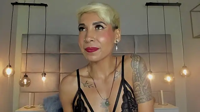 Snapshot of MiaMorgan_ chatting on January 2, 6:01 pm MiaMorgan online show from January 2, 6:01 pm