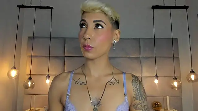 Snapshot of MiaMorgan_ chatting on January 13, 11:52 am MiaMorgan online show from January 13, 11:52 am