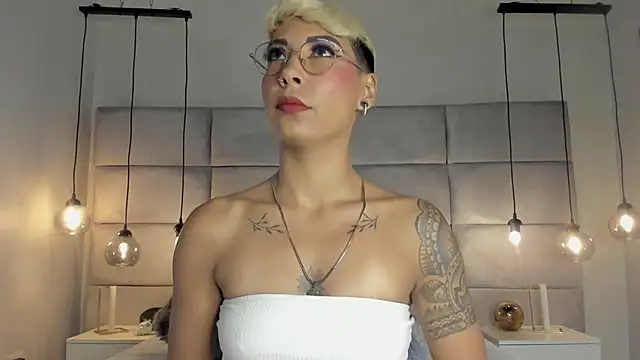 Snapshot of MiaMorgan_ chatting on January 29, 12:02 pm MiaMorgan online show from January 29, 12:02 pm