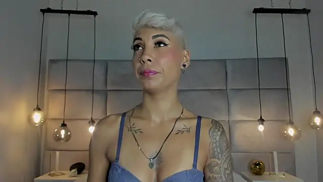 Snapshot of MiaMorgan_ chatting on February 2, 12:02 pm MiaMorgan online show from February 2, 12:02 pm