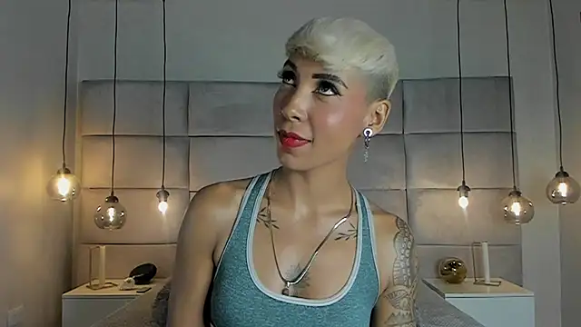 Snapshot of MiaMorgan_ chatting on February 8, 3:21 pm MiaMorgan online show from February 8, 3:21 pm
