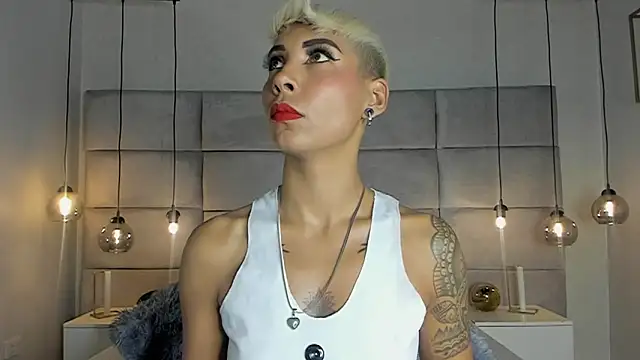 Snapshot of MiaMorgan_ chatting on February 10, 1:22 pm MiaMorgan online show from February 10, 1:22 pm