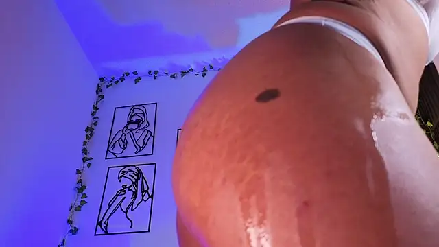 MiaMorgan  online show from October 18, 1:23 pm