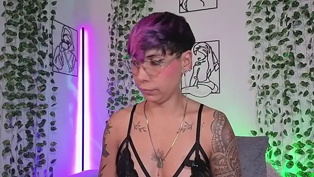 MiaMorgan  online show from June 11, 4:05 pm