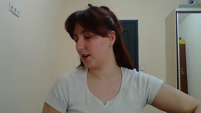 Snapshot of MiaStika chatting on March 20, 5:47 pm MiaStika online show from March 20, 5:47 pm