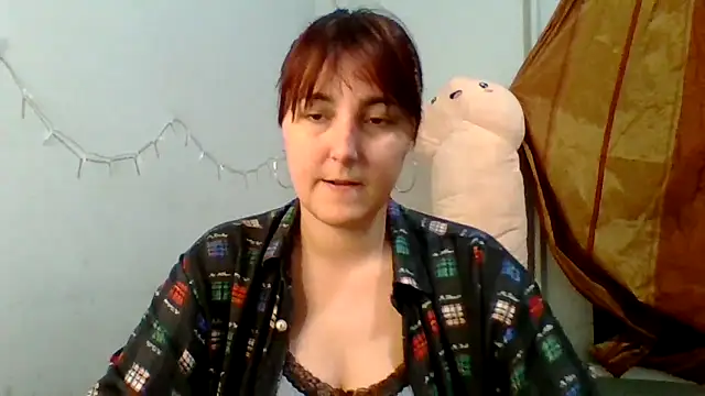 Snapshot of MiaStika chatting on September 28, 4:12 pm MiaStika online show from September 28, 4:12 pm