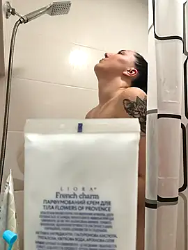 Snapshot of MiaStika chatting on December 19, 8:16 pm MiaStika online show from December 19, 8:16 pm