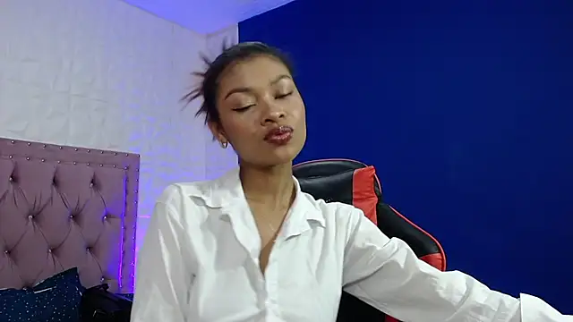 Perla prg online show from December 17, 8:32 pm
