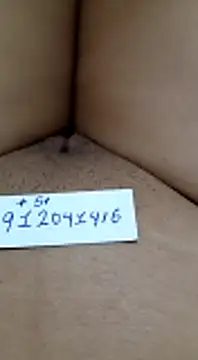 Snapshot of Khaleyssi chatting on January 12, 7:43 am Khaleyssi online show from January 12, 7:43 am