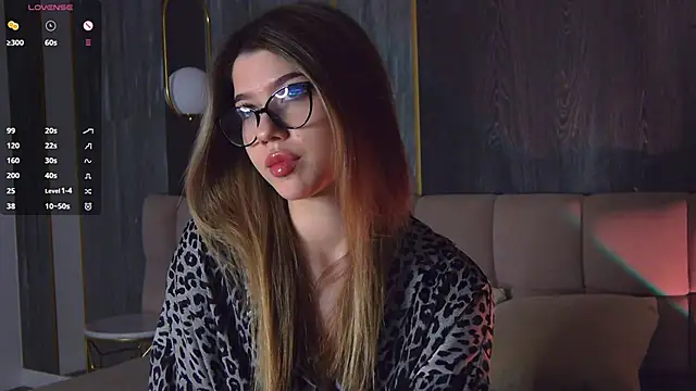 Snapshot of Sara_Lewiis chatting on October 22, 4:29 pm Sara Lewiis online show from October 22, 4:29 pm