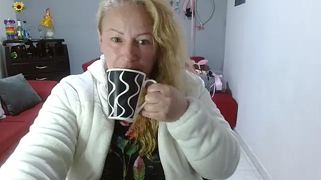 emperabigbootybigass online show from January 13, 6:16 pm
