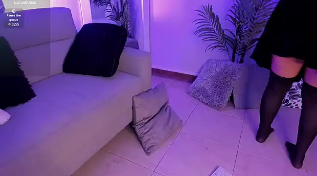 Snapshot of Manu_Velez chatting on December 17, 2:00 pm Manu Velez online show from December 17, 2:00 pm