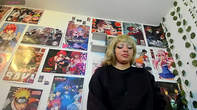 Snapshot of miku_katsuragi chatting on December 11, 2:52 am miku katsuragi online show from December 11, 2:52 am