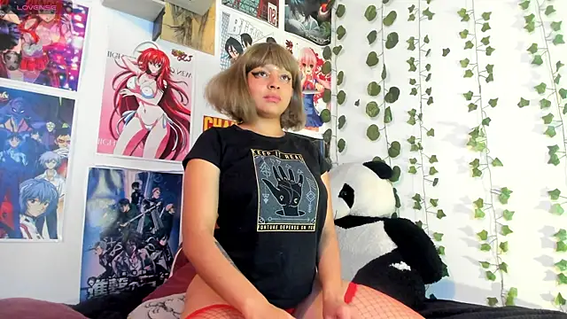 Snapshot of miku_katsuragi chatting on December 13, 12:09 am miku katsuragi online show from December 13, 12:09 am