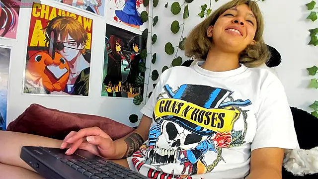 Snapshot of miku_katsuragi chatting on January 8, 5:59 am miku katsuragi online show from January 8, 5:59 am