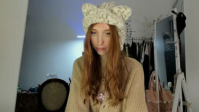 LisaIcon online show from November 28, 7:27 pm