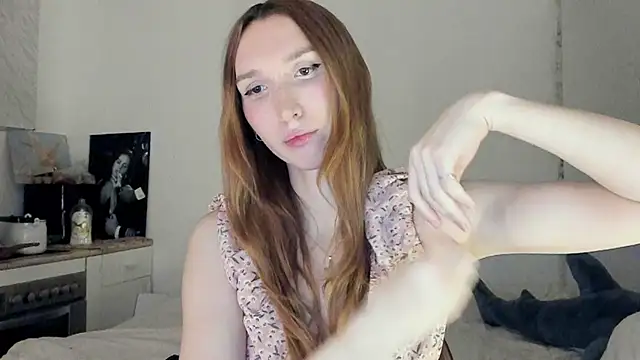 LisaIcon online show from February 9, 7:40 pm