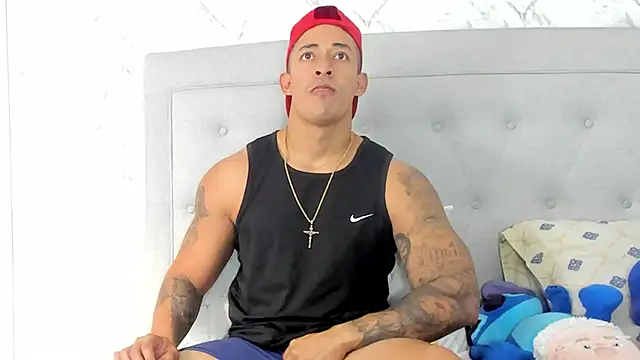 luigiferrara online show from January 25, 8:31 pm