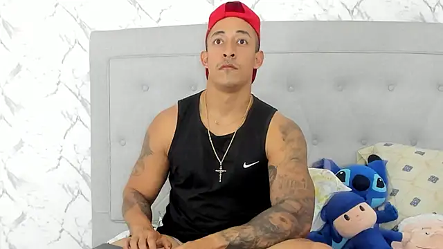 luigiferrara online show from February 3, 12:04 am