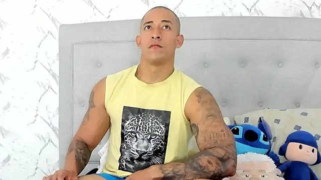 luigiferrara online show from February 4, 8:49 pm