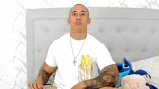 luigiferrara online show from February 6, 3:16 am