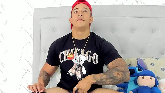 luigiferrara online show from February 15, 7:39 pm