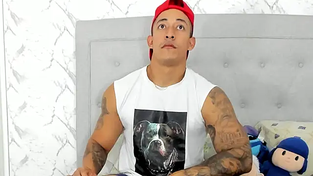 luigiferrara online show from February 17, 12:21 am