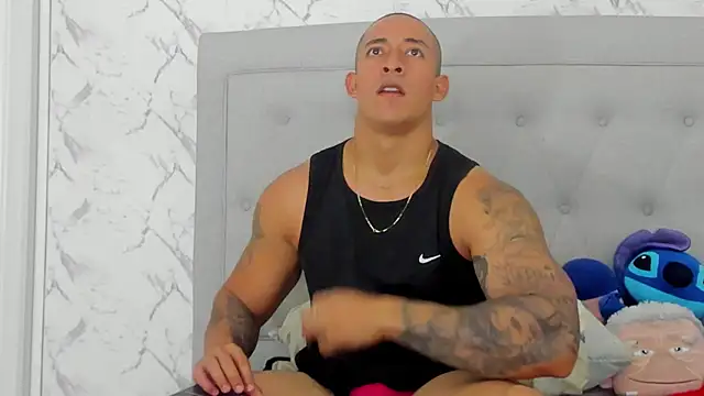 luigiferrara online show from October 23, 6:28 pm