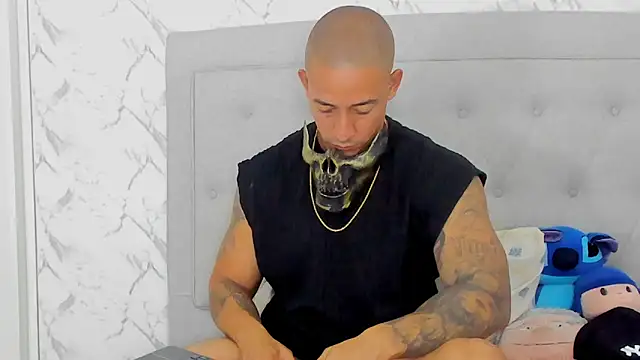 luigiferrara online show from October 31, 11:39 pm