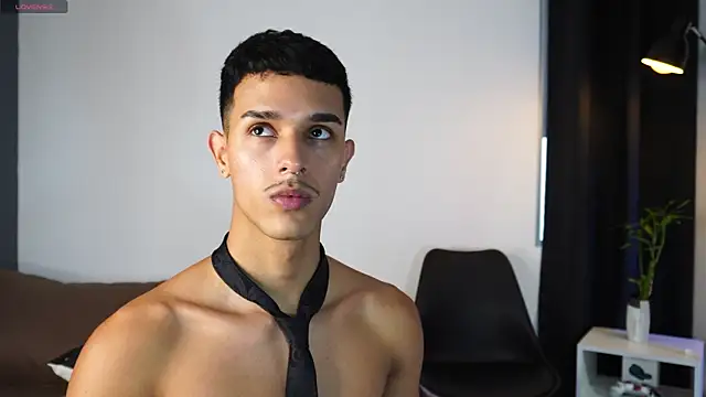 Snapshot of Busterspinter chatting on March 29, 10:32 pm Busterspinter online show from March 29, 10:32 pm