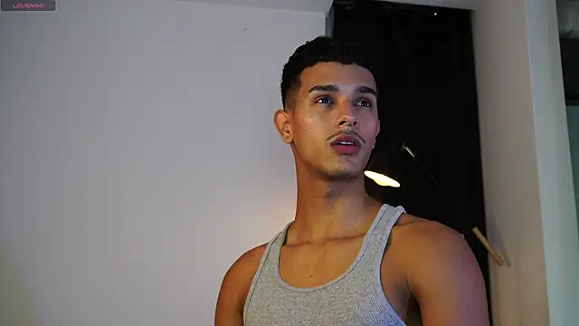 Snapshot of Busterspinter chatting on April 7, 12:44 am Busterspinter online show from April 7, 12:44 am