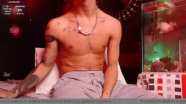 Snapshot of Godly_huan chatting on February 14, 1:02 am Godly huan online show from February 14, 1:02 am