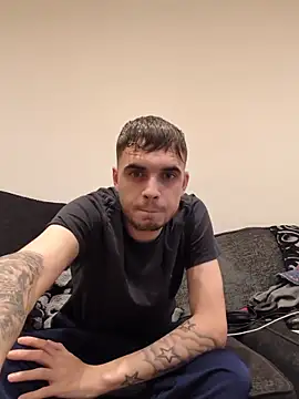 Snapshot of 8inchstallion chatting on December 14, 11:42 pm 8inchstallion online show from December 14, 11:42 pm