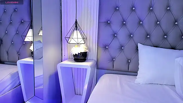 VioletthaRous online show from July 22, 10:34 pm