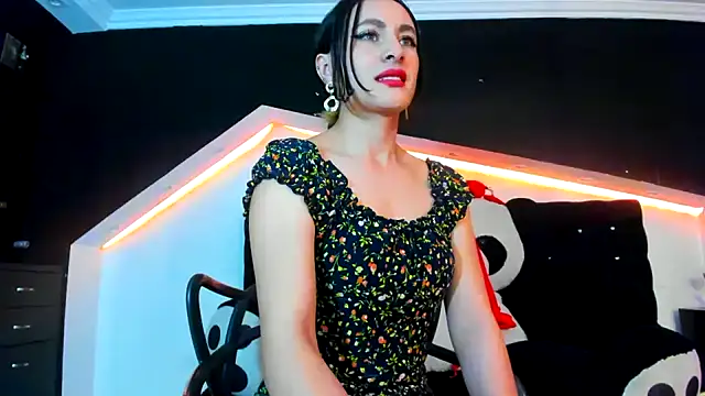 Coral Gibson online show from January 22, 6:20 pm
