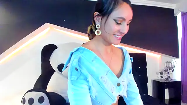 Coral Gibson online show from January 24, 6:04 pm