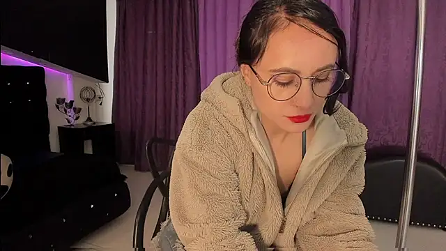 Snapshot of Coral_Gibson chatting on February 23, 12:35 pm Coral Gibson online show from February 23, 12:35 pm