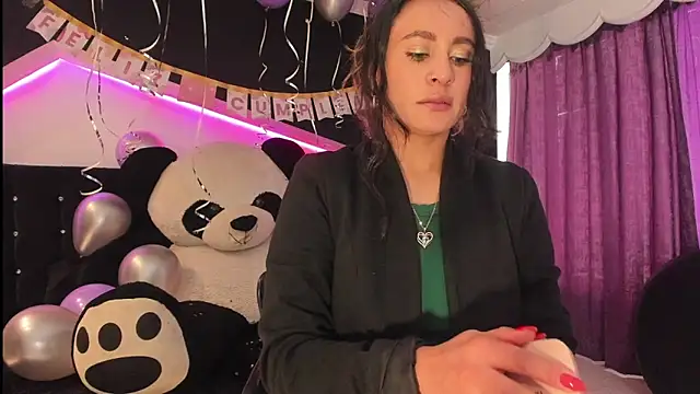 Snapshot of Coral_Gibson chatting on March 31, 1:00 pm Coral Gibson online show from March 31, 1:00 pm