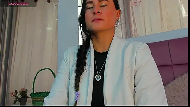 Snapshot of Coral_Gibson chatting on April 27, 12:25 pm Coral Gibson online show from April 27, 12:25 pm