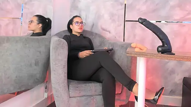 Ellaochoa online show from November 10, 11:31 am