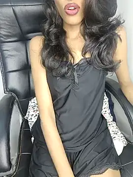 glam goddess online show from December 24, 5:05 am