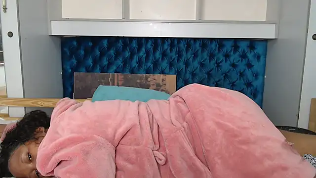 Zeeyonce696 online show from December 2, 9:39 pm