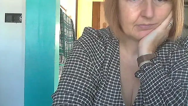 Snapshot of Sandcoq chatting on October 2, 8:32 am Sandcoq online show from October 2, 8:32 am