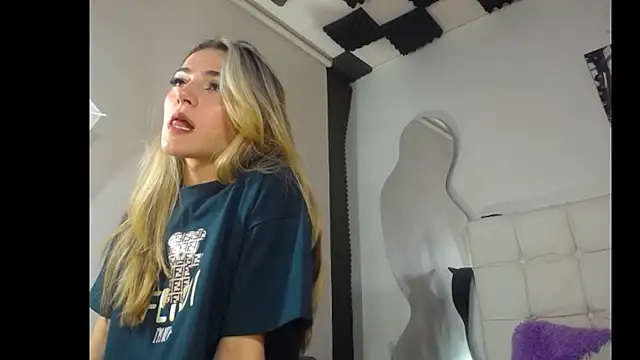 Snapshot of kaoz_36 chatting on December 2, 8:11 pm kaoz 36 online show from December 2, 8:11 pm