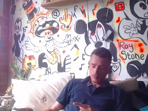 roystonee01 online show from November 5, 4:40 pm